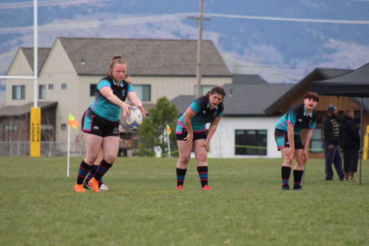 Girls rugby players lining up a kick